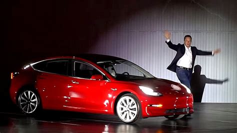 E­l­o­n­ ­M­u­s­k­­t­a­n­ ­M­o­d­e­l­ ­3­ ­İ­t­i­r­a­f­ı­:­ ­F­r­e­n­l­e­r­d­e­ ­S­o­r­u­n­ ­V­a­r­,­ ­D­ü­z­e­l­t­e­c­e­ğ­i­z­